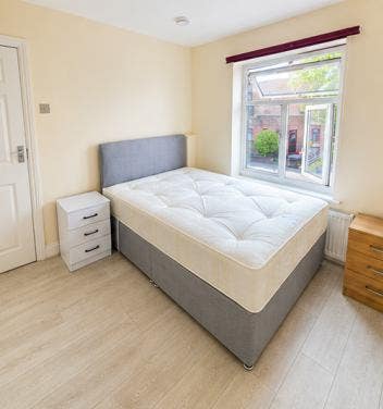 Double Rooms Available – Byron Road, Harrow HA3  Main Photo