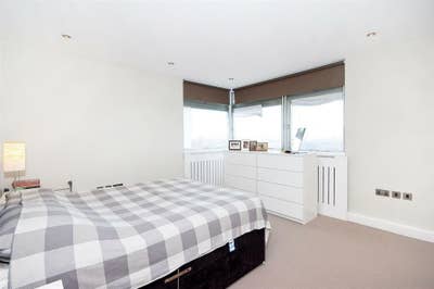 Short Let in Paddington High Rise w/ own bathroom Main Photo