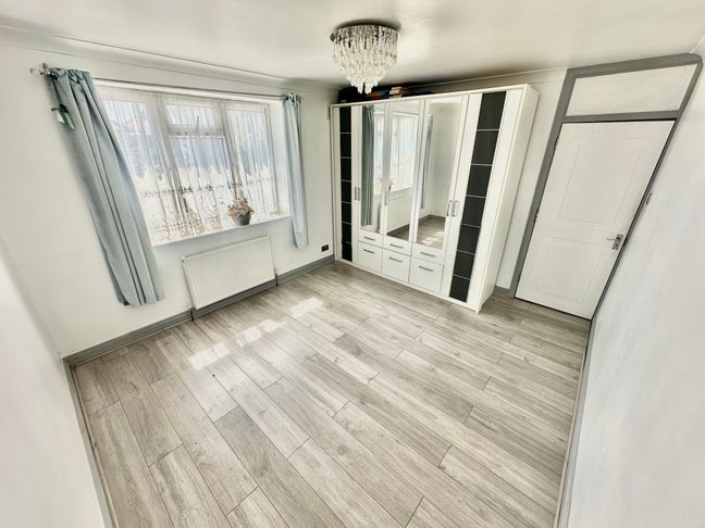 2 Bright & Quiet Double Rooms - Bills Included Main Photo