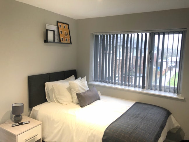Professional House Share Main Photo