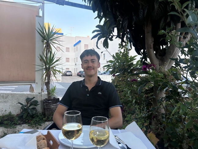Trainee teacher looking for a room near Camberwell Main Photo