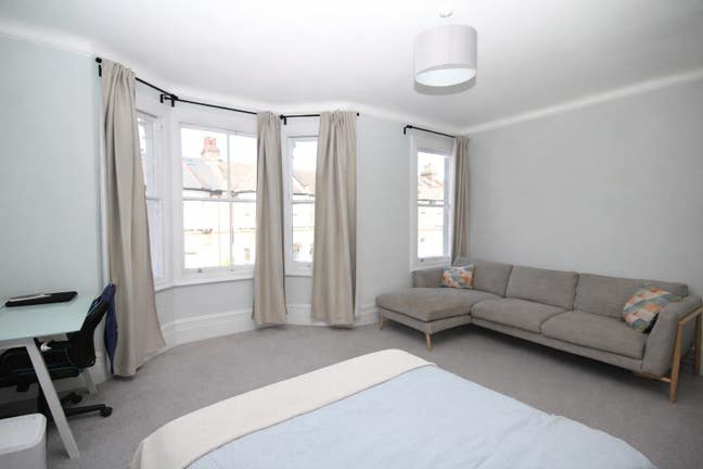 Spacious 3 Bed Flat - Avail Now - West Hampstead Main Photo