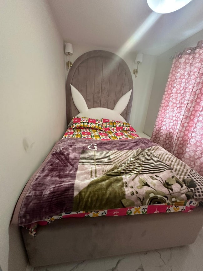 Single room available  Main Photo