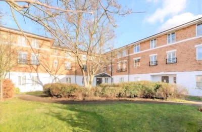 2 Bed Flat Ilford available now IG1 2BN Main Photo