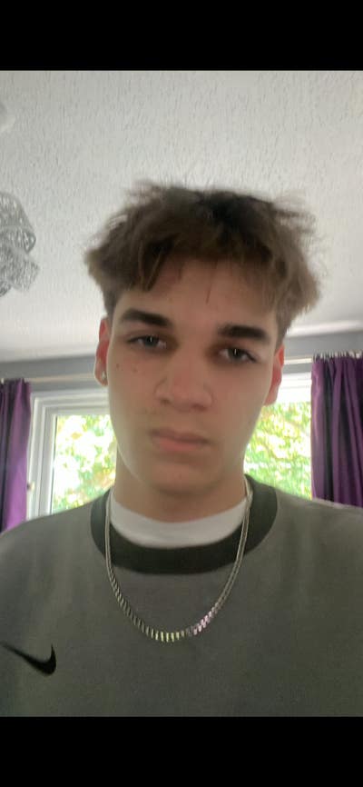 Hey I’m Harrison,18,straight clean and tidy guy Main Photo