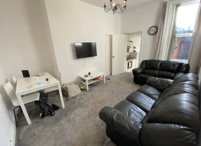 Large Double Room Available In Heaton Area Main Photo