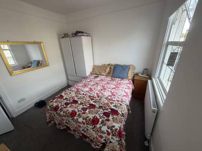 It’s a 4 bed share house located in Edmonton  Main Photo
