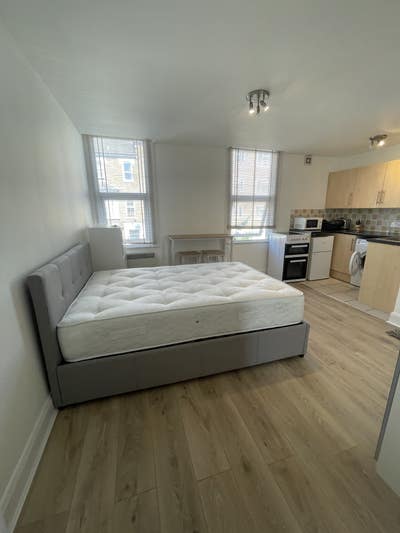 Nice studio flat, quiet area Shepherd's Bush Main Photo