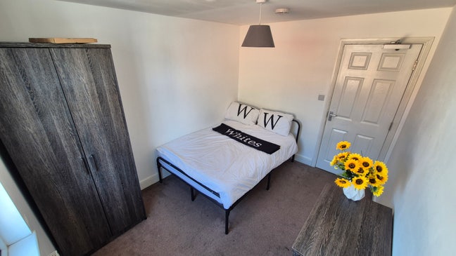 Room 5 on Glasgow Street Main Photo