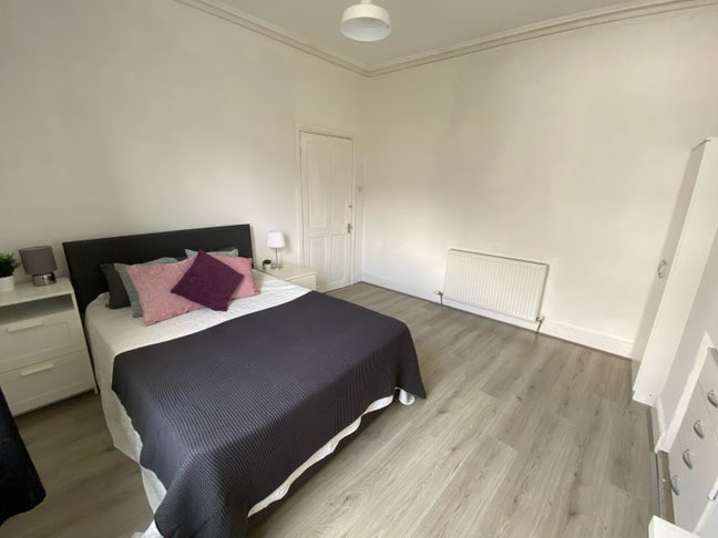 🏡✨ Close to City Centre 🙋‍♀️ Female House Main Photo