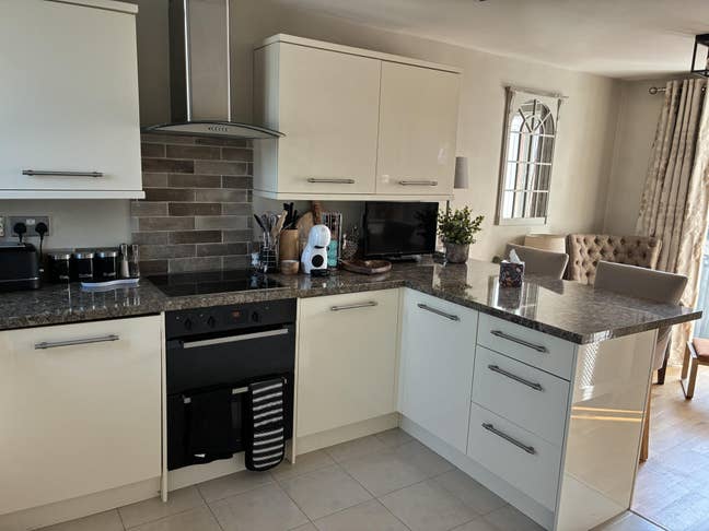 2 Rooms for Rent  Main Photo