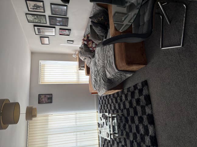 Looking for flatmate in 2 bed apartment Main Photo