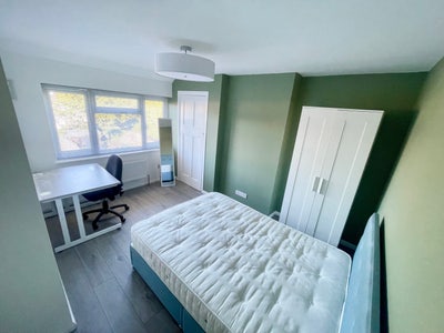 *Bills Included* Spacious Double in South London Main Photo