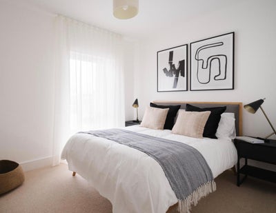 Large Room in Soho Wharf 6 mins to city center  Main Photo