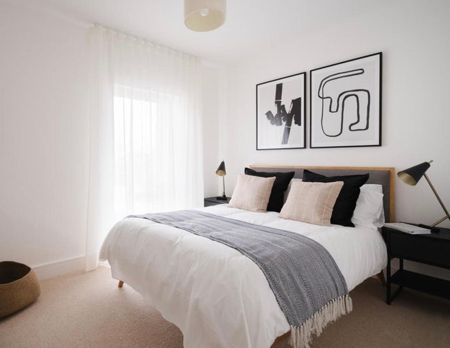 Large Room in Soho Wharf 6 mins to city center  Main Photo