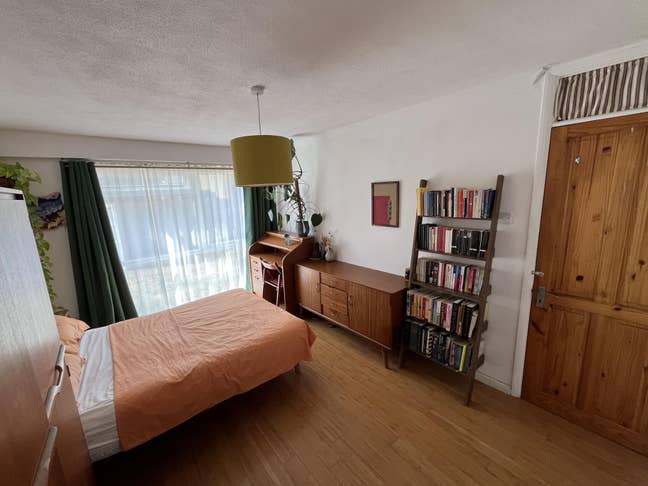 1 month flex queer sublet N17 Bruce Grove Main Photo