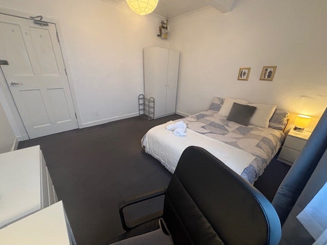Large Double Room-Bills Incl-Short/Long let Main Photo