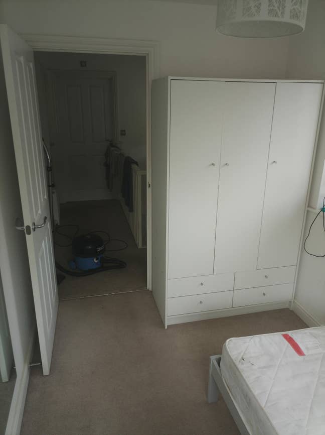 Single Bedroom Crookham Park  Main Photo
