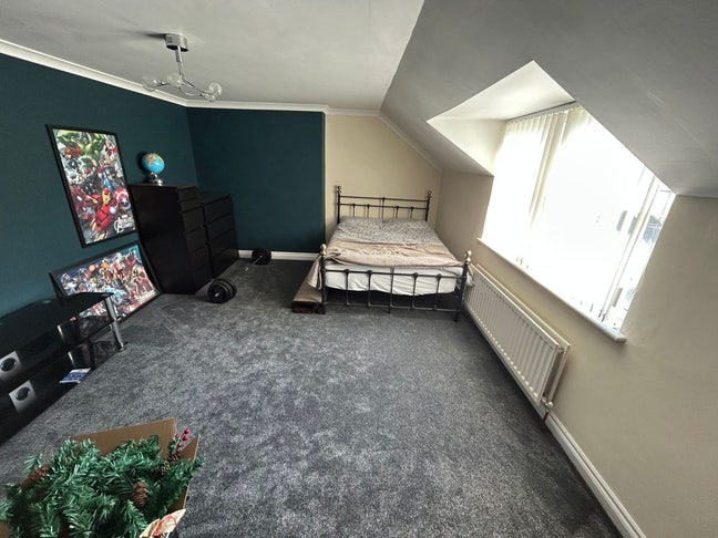 Spacious double room available in Bd3 Main Photo