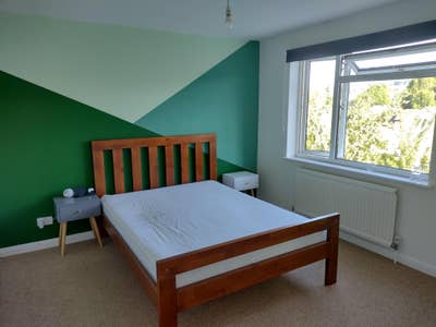King-sized room with garage in quiet area of Bath Main Photo