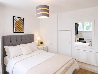 2 Huge Room+Pvt Garden🌿 nr Stratford & Tube🚆 Main Photo