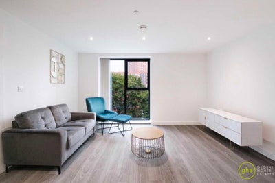 Double room with en suite and parking available  Main Photo