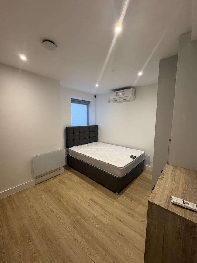Friendly flat looking for 4th housemate Main Photo