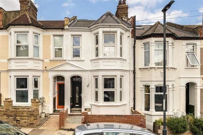 House for rent in uptonpark with 4+1 bedrooms Main Photo