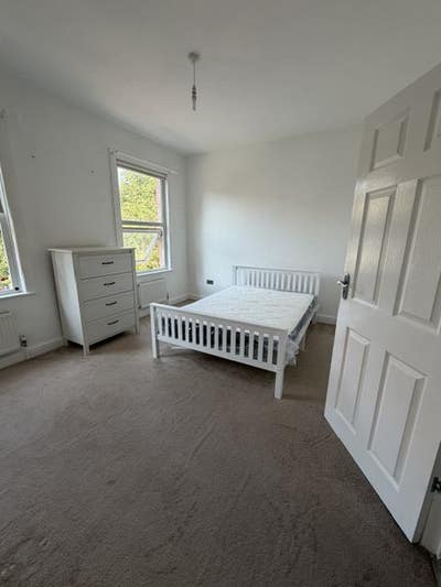 Large sunny double room w garden - available now Main Photo