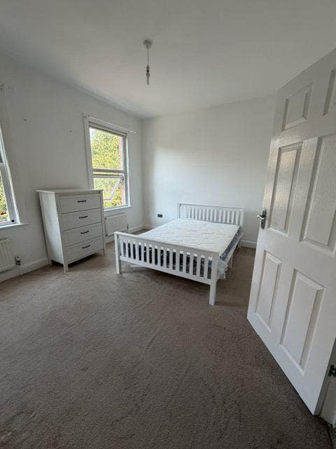 Large sunny double room w garden - available now Main Photo