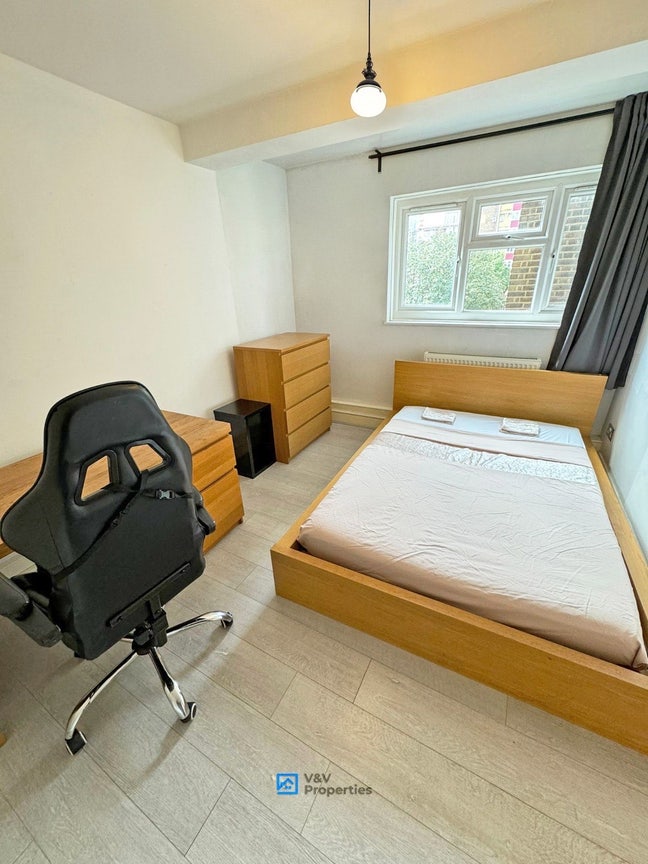 Close to Shoreditch Park 🌳Room Available Now Main Photo