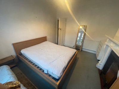 5 mins Tooting Bec Tube, Large Double room Main Photo