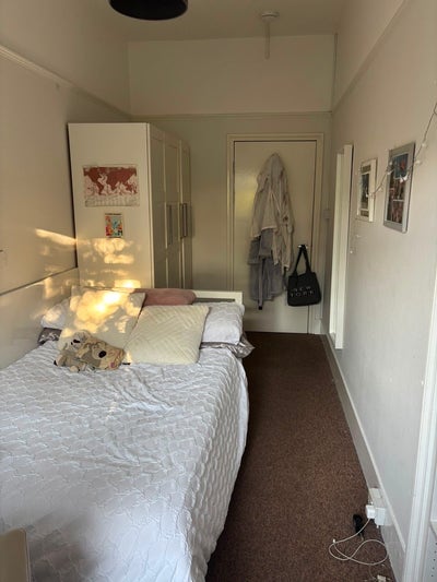 Lovely double room in 3-bed female flat in Putney Main Photo