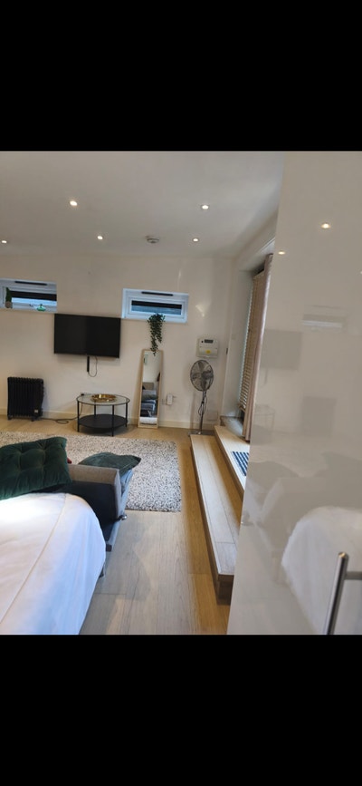Beautiful room to rent with ensuite bathroom Main Photo