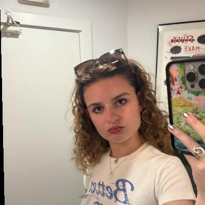 Student Female seeks a single or double room Main Photo