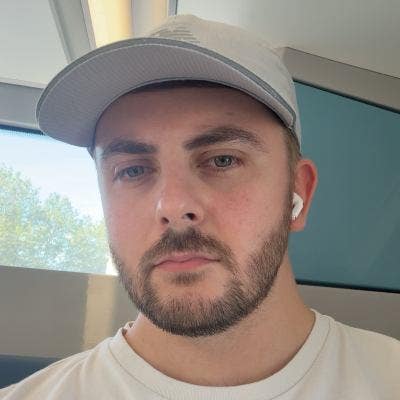31 male / looking for double room / buddy ups? Main Photo