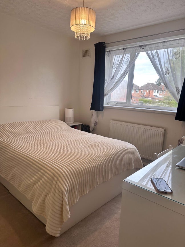 Spacious Double room in LE3.  Main Photo