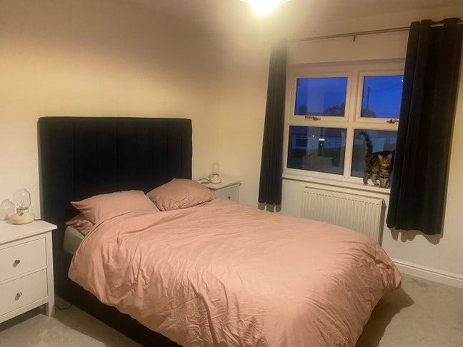 Large double room with parking Main Photo