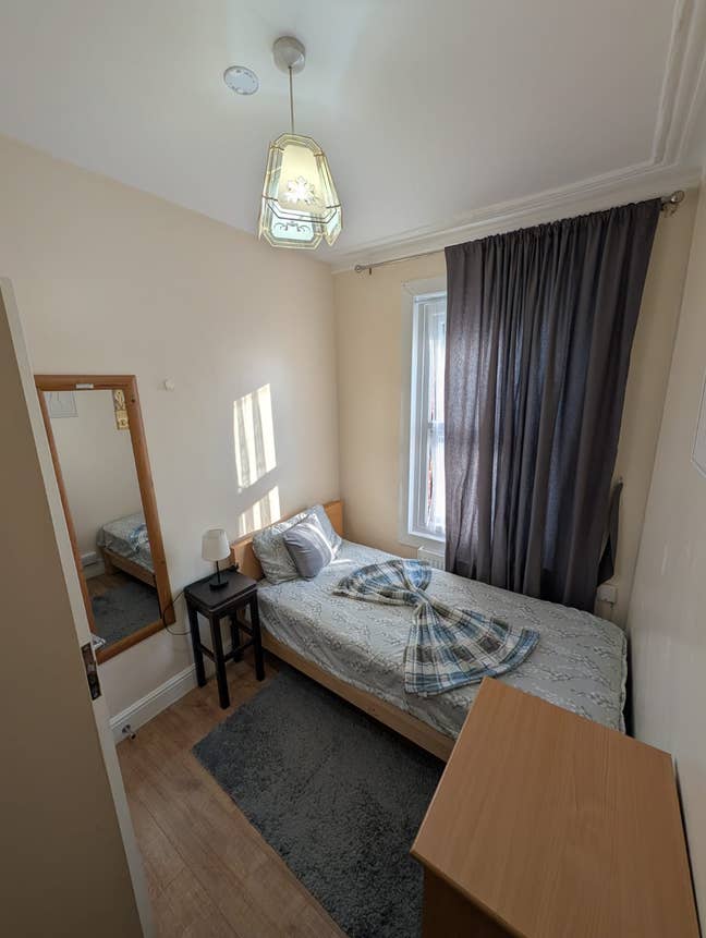Spacious 3-Bedroom Flat in the Heart of E17 Main Photo