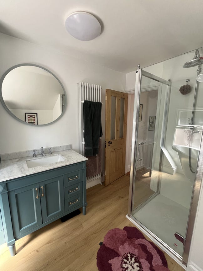 Castle quarter 2 rooms | renovated Victorian house Main Photo