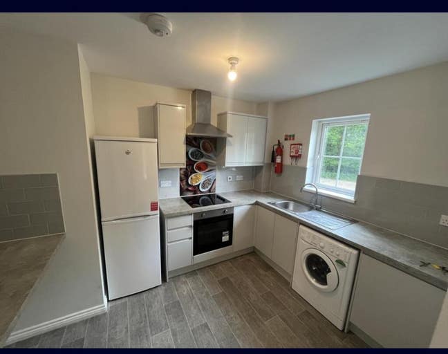 2 bed flat Pentwyn Main Photo