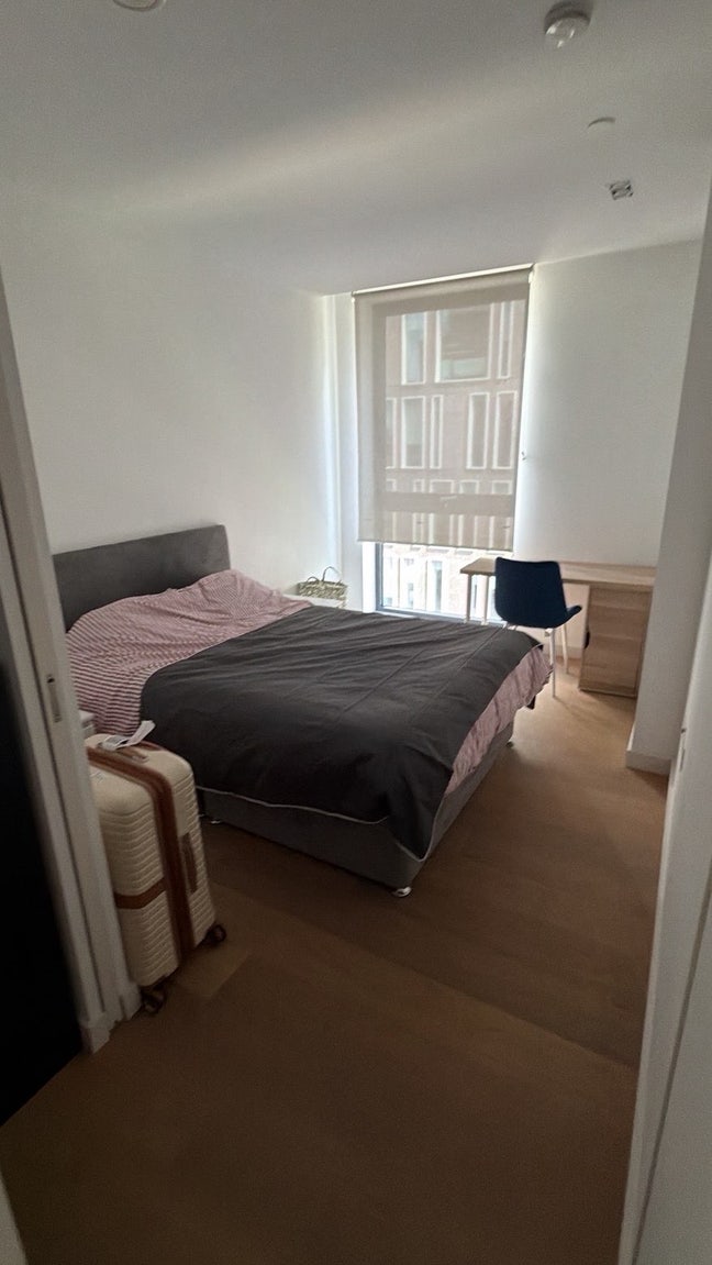 Large en-suite bedroom for rent in Kings-Cross Main Photo