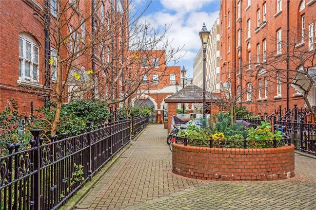 Urgent! Sublet in SW1 Available Now Main Photo