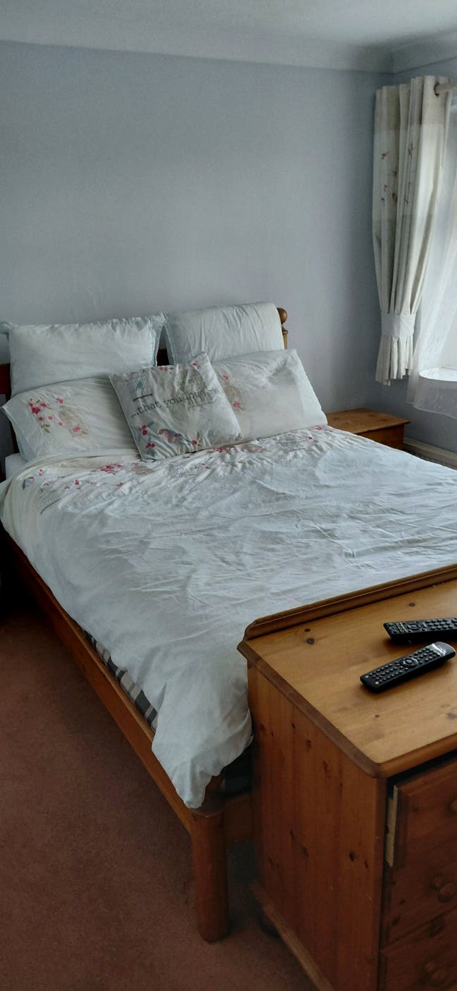 Large double room in shared house Main Photo