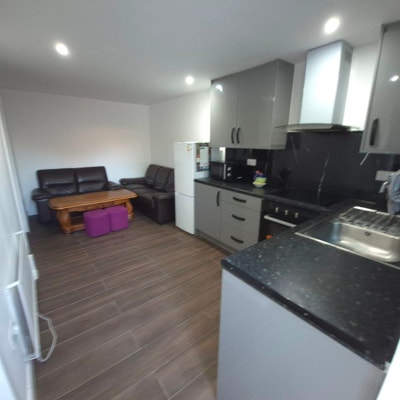 1 bed Newly renovated flat available  Main Photo