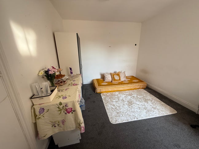 Room in shared house  Main Photo