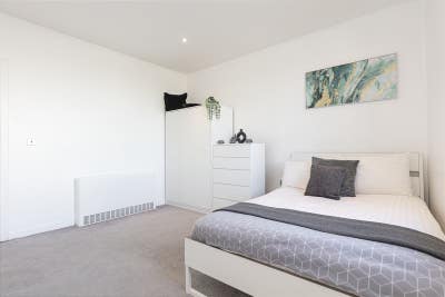 Well-Presented Double Room in a Stylish Home Main Photo