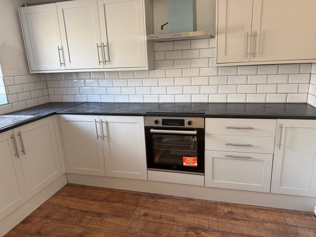 Large 2 bedroom flat  Main Photo