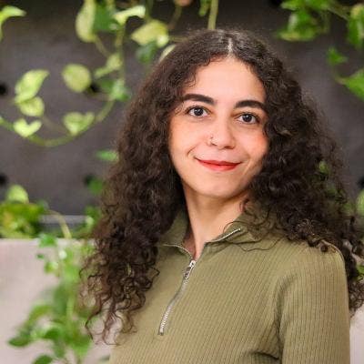 I am a 32-year-old quiet and tidy woman who i... Main Photo