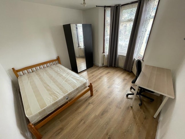 Bright & Cozy Room Available – Manor Road, E10 7HN Main Photo